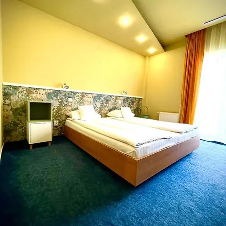 Torontal Hotel 3*