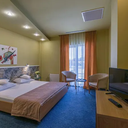 Torontal Hotel 3*