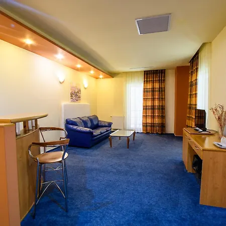 Torontal Hotel 3*