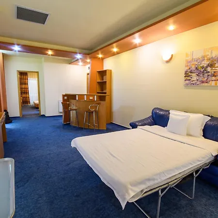 Torontal Hotel 3*