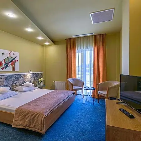 Torontal 3*