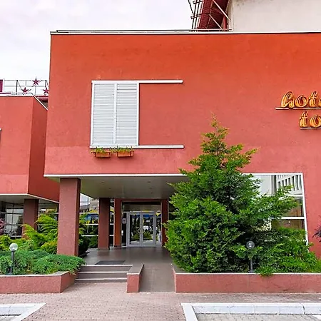 Torontal Hotel 3*