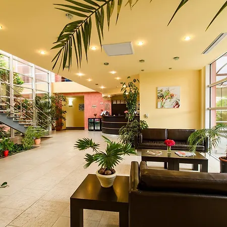 Torontal فندق 3*